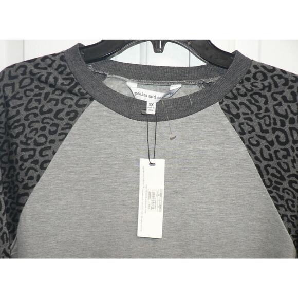 Cupcakes & Cashmere Animal Print Sleeve Crewneck Sweatshirt Heather Grey XS $88 - Picture 2 of 3
